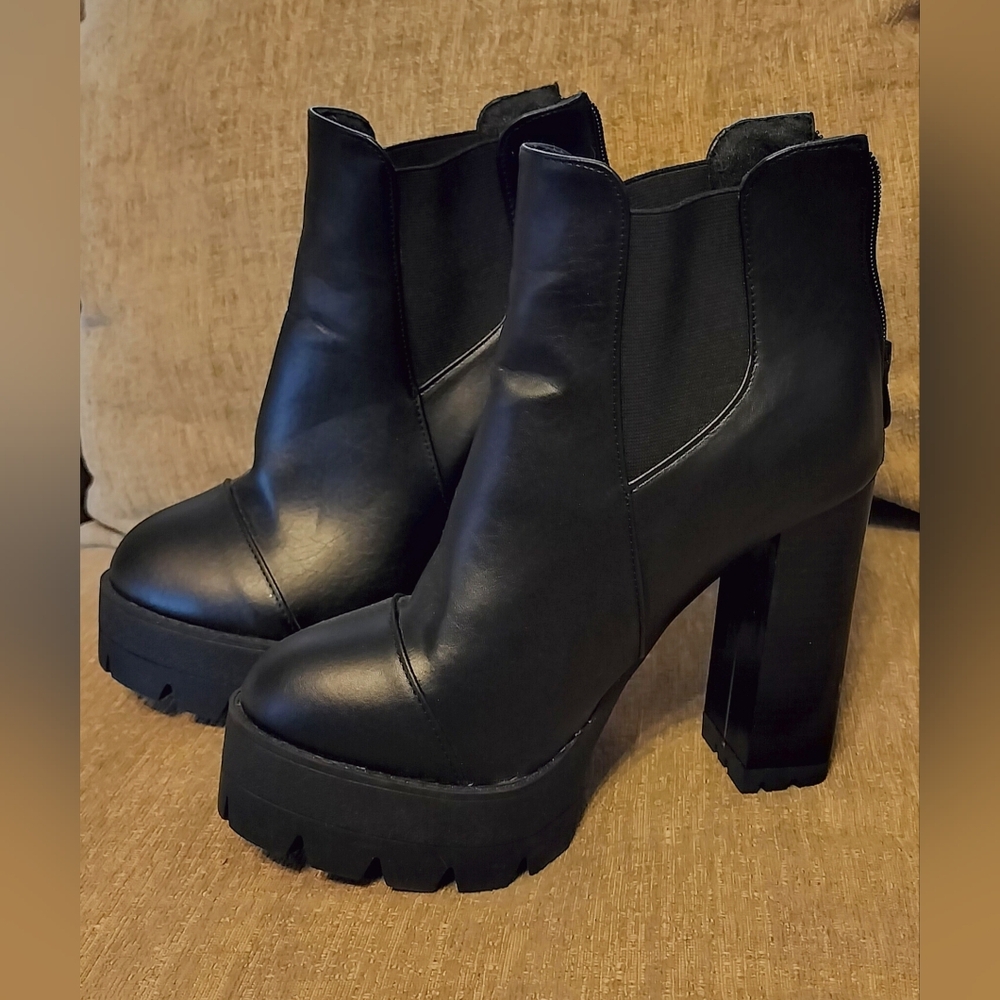 Short Boots with High Heels Size 8